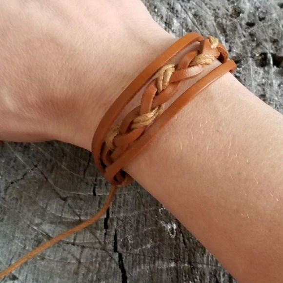 3 colors options FAUX LEATHER MULTI ROW BRACELET - Picture 1 of 5